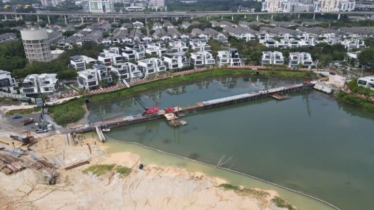 Residensi Tepian Tasik lake fields sg besi Bridge to Condo